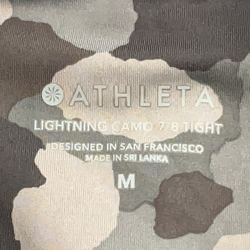 Athleta LIGHTNING CAMO 7/8 TIGHT IN SUPERSONIC Size Medium M - Picture 7 of 9